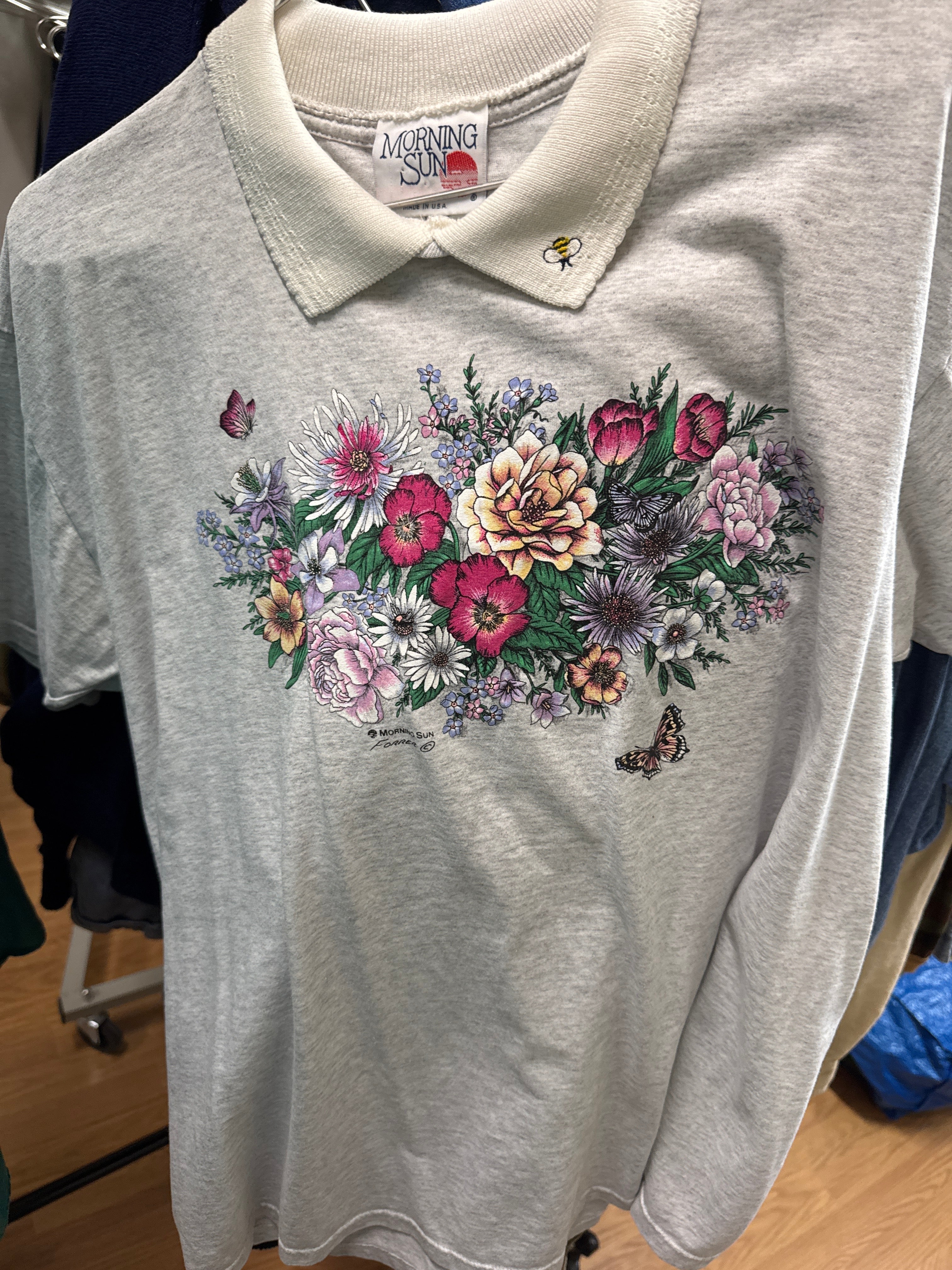 Vtg USA Flower Butterfly Collar T