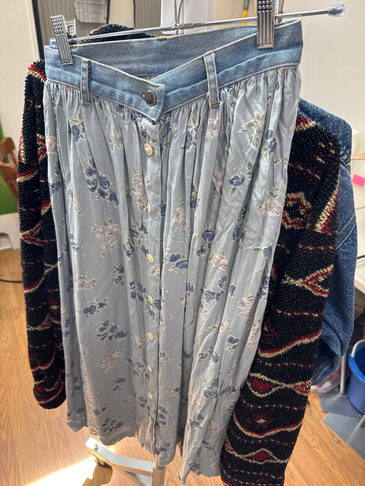 Vtg Moda Intl Denim Floral Midi Skirt