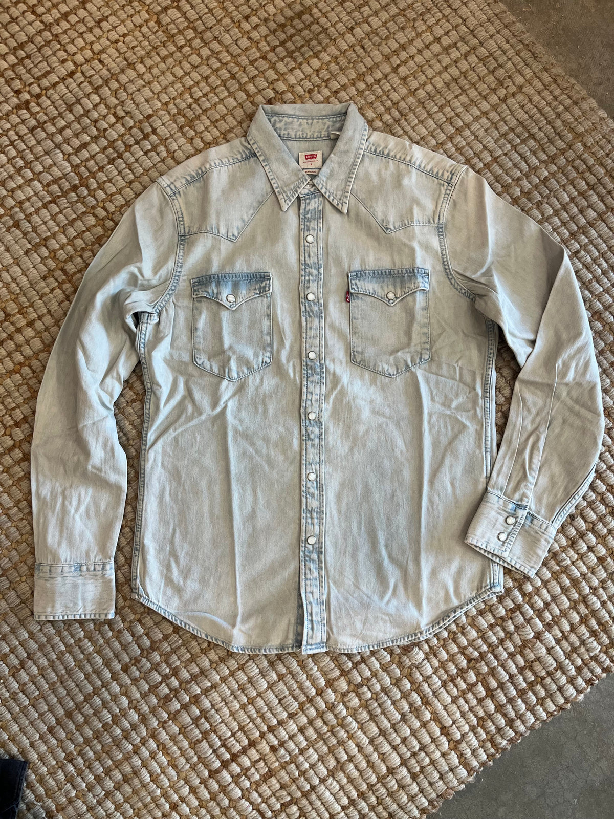 Levi's | Men's Classic Denim Shirt | Light Wash