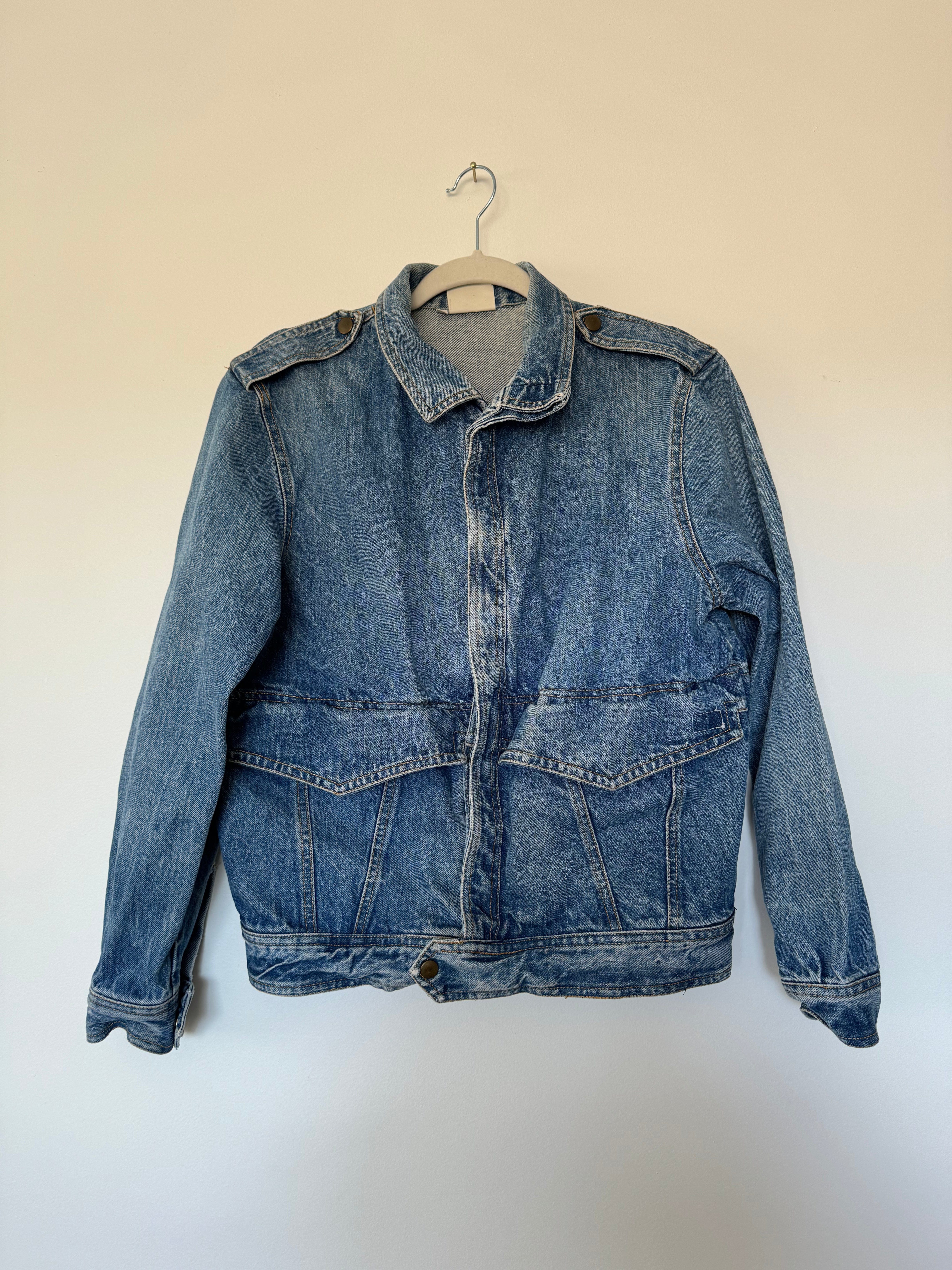 Desert Dreamin’ Vintage 1990s Guess Denim Jacket Sz M / L