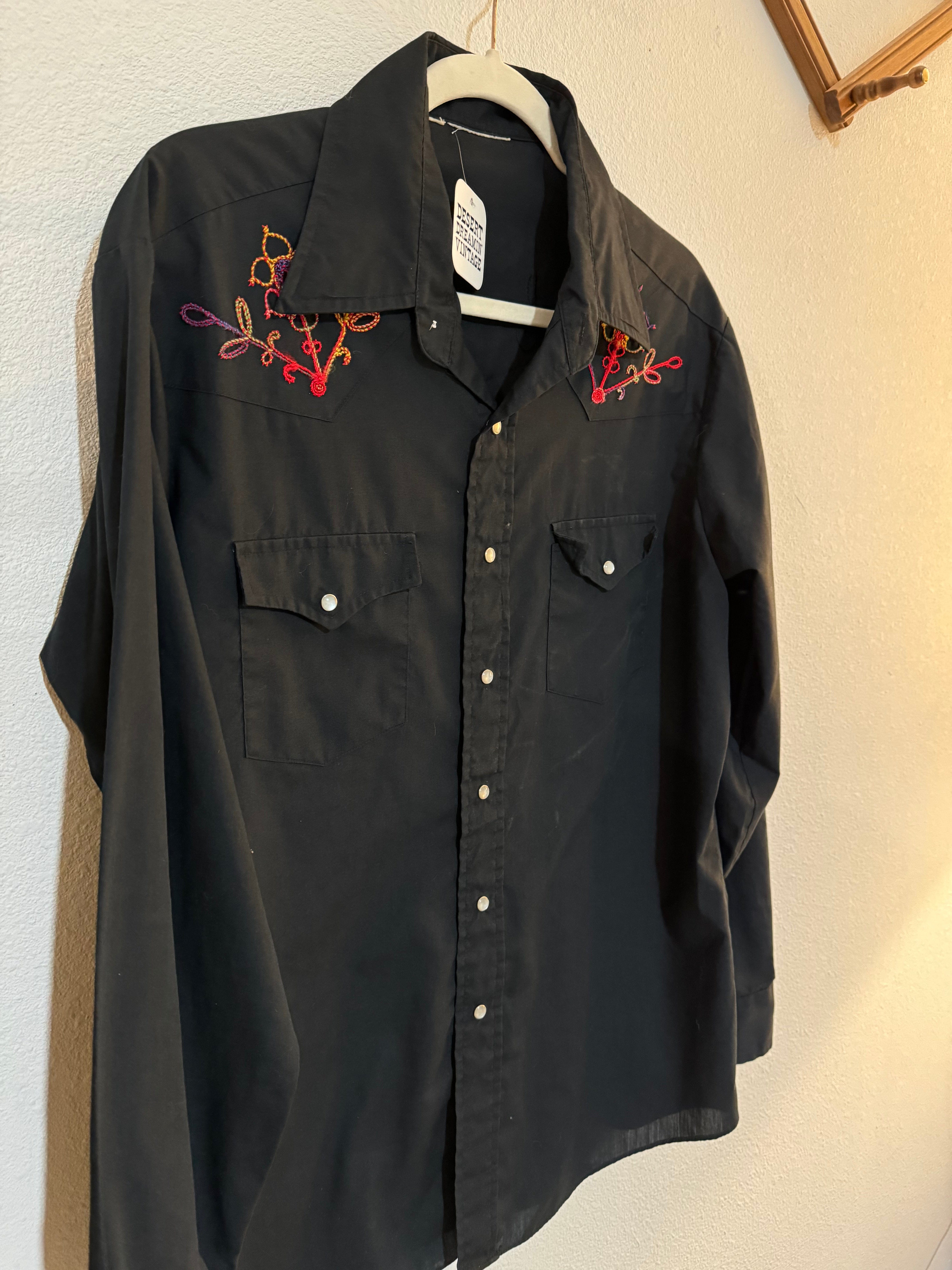 Desert Dreaming Vintage Vintage embroidered pearlsnap Sz M / L