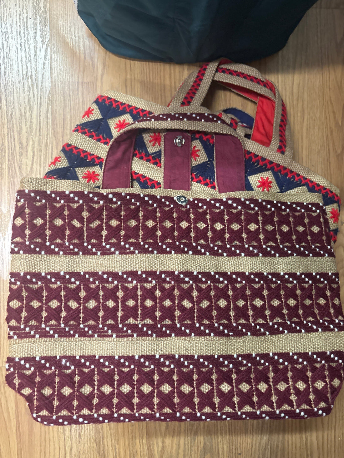Handmade embroidered jute hand bag