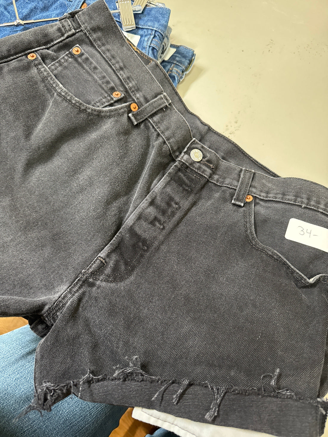 Levis Blk Denim 501 Cutoffs W34