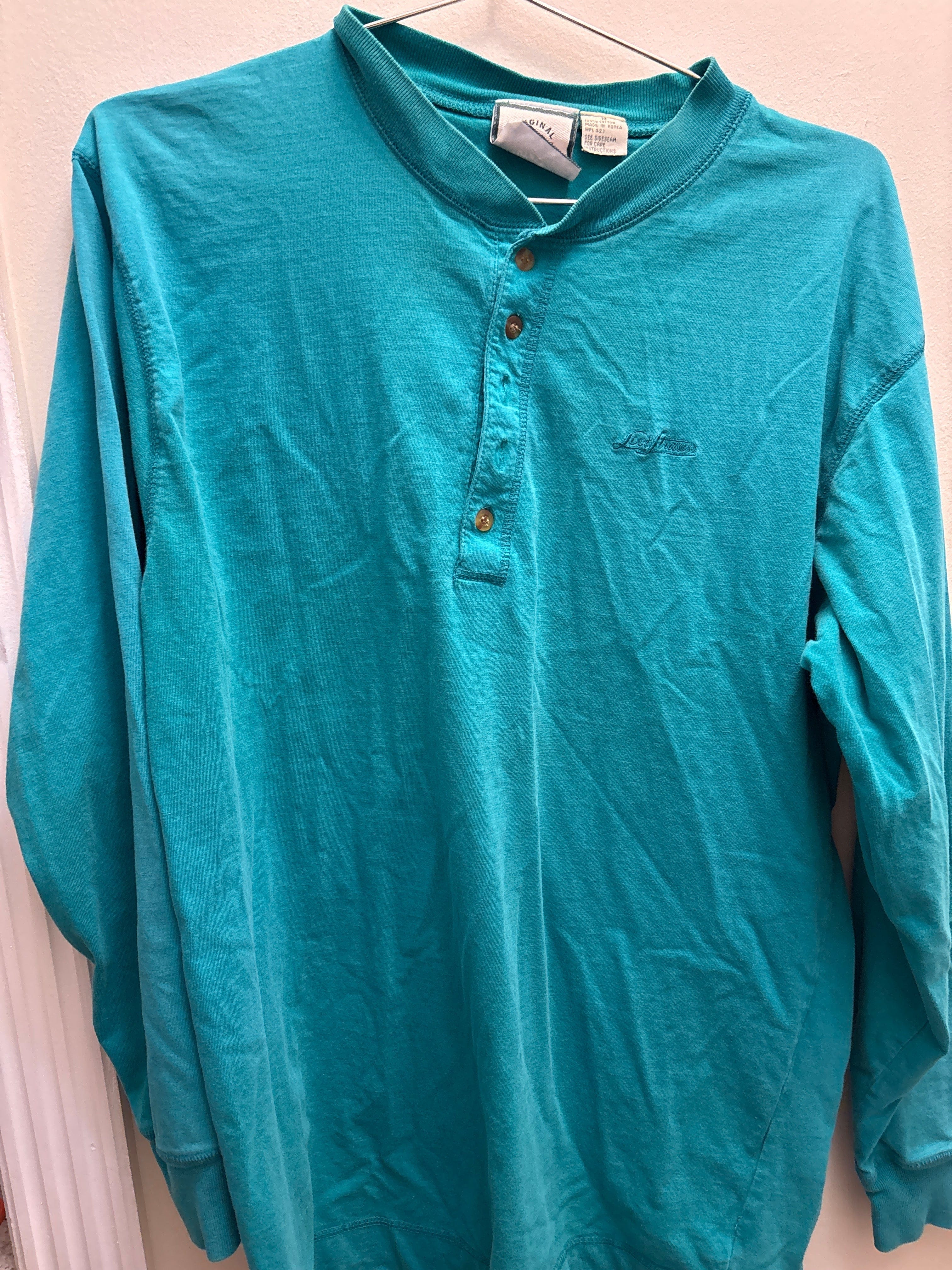 Venus Of The Desert Vtg Levi’s logo ls cotton shirt available in Joshua Tree at JT Trading Post