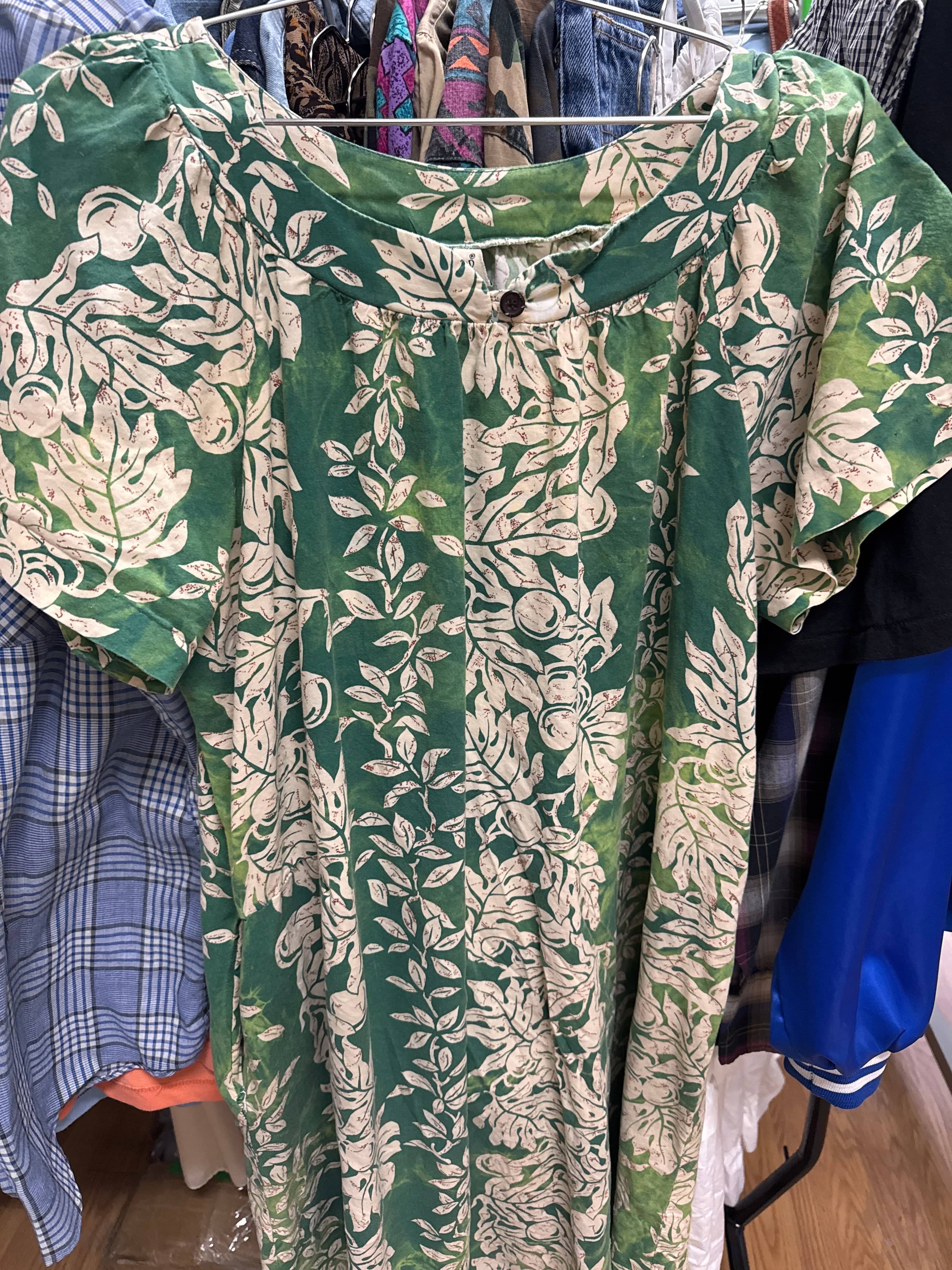 Venus Of The Desert Vtg Tori Grn Hawaiian House Dress available in Joshua Tree at JT Trading Post