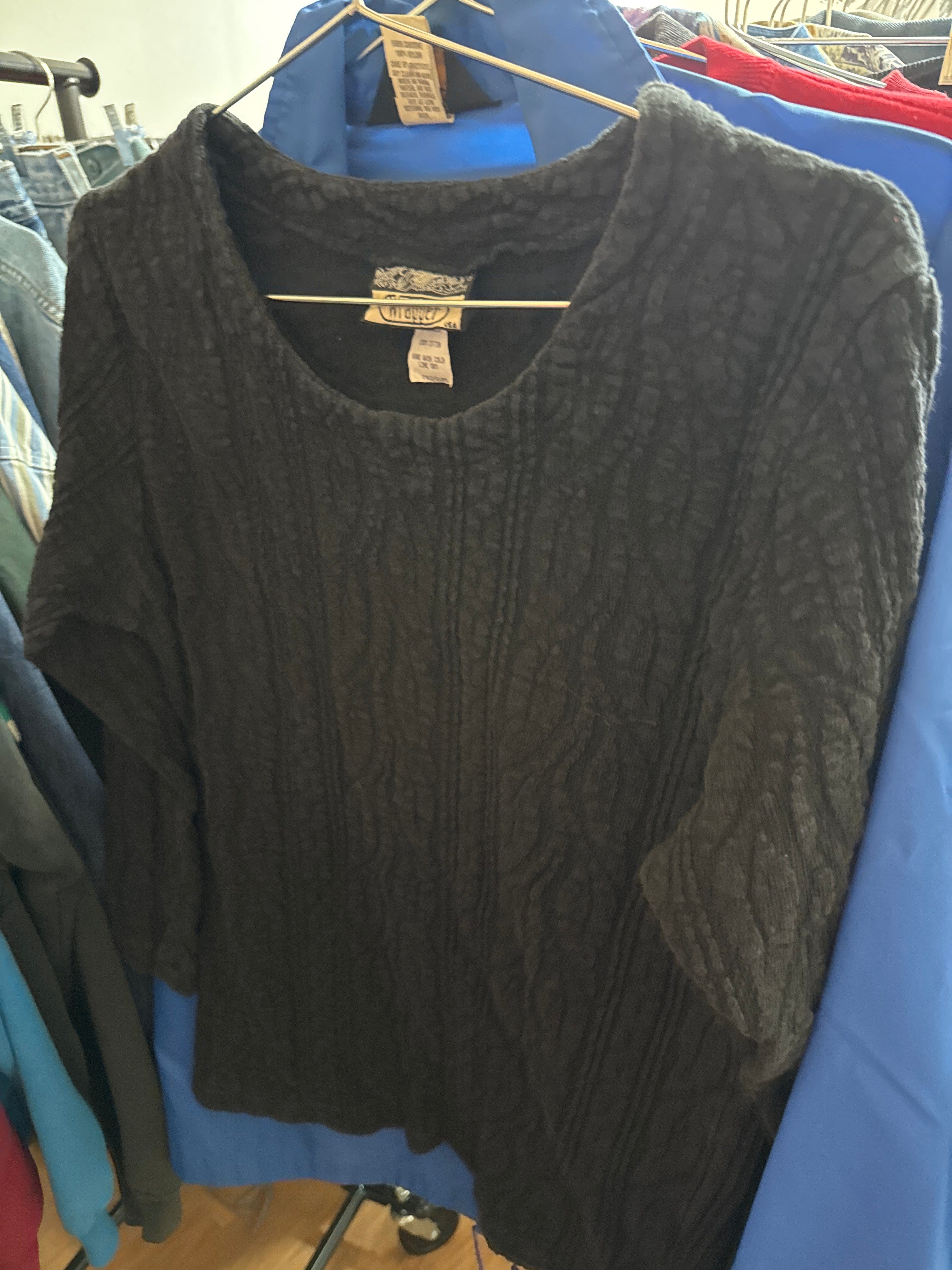 Venus Of The Desert VTG USA Wrapper Blk Cotton Top available in Joshua Tree at JT Trading Post