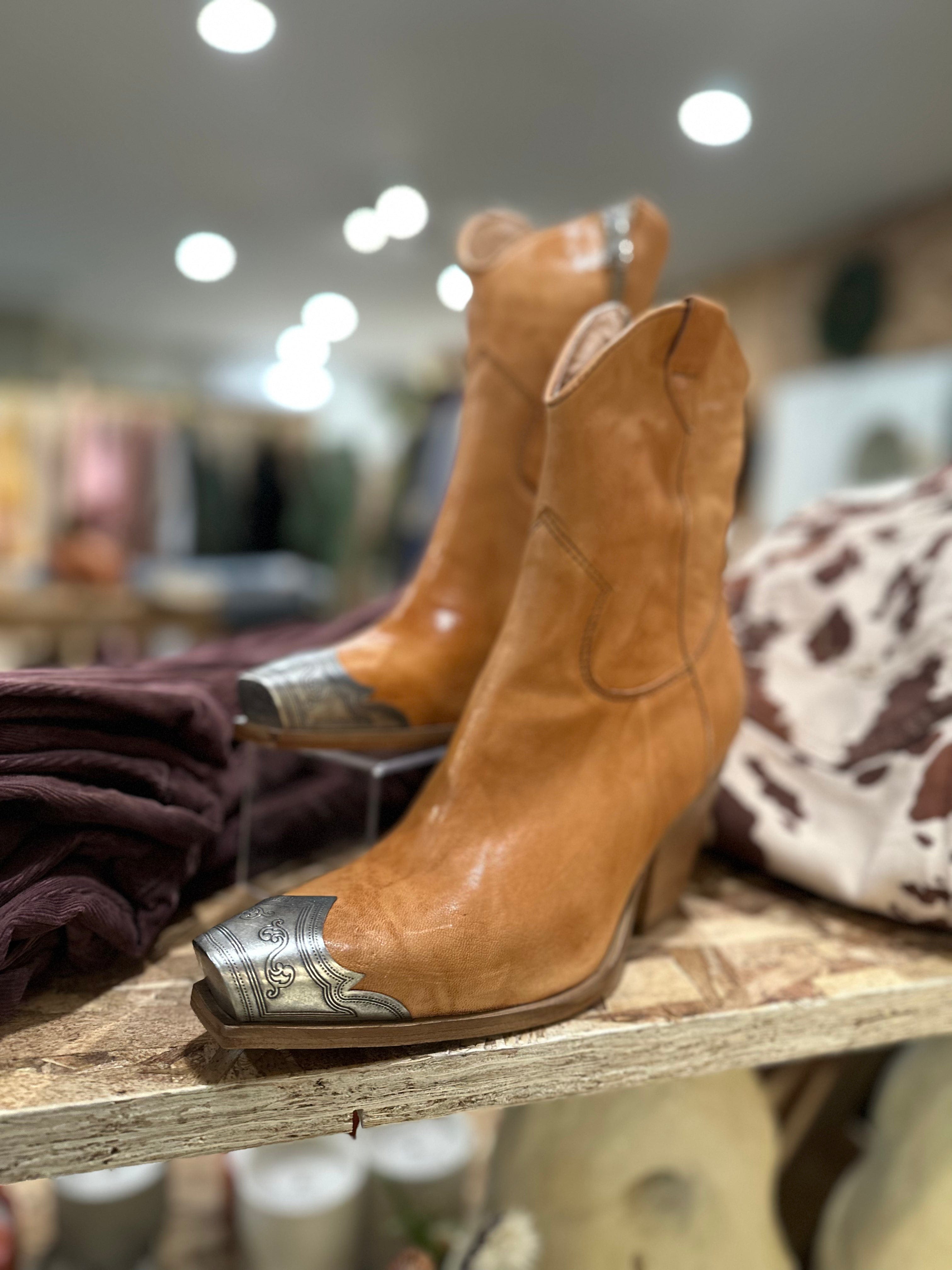 Roaming Travelers Brayden Western Boot | Camel