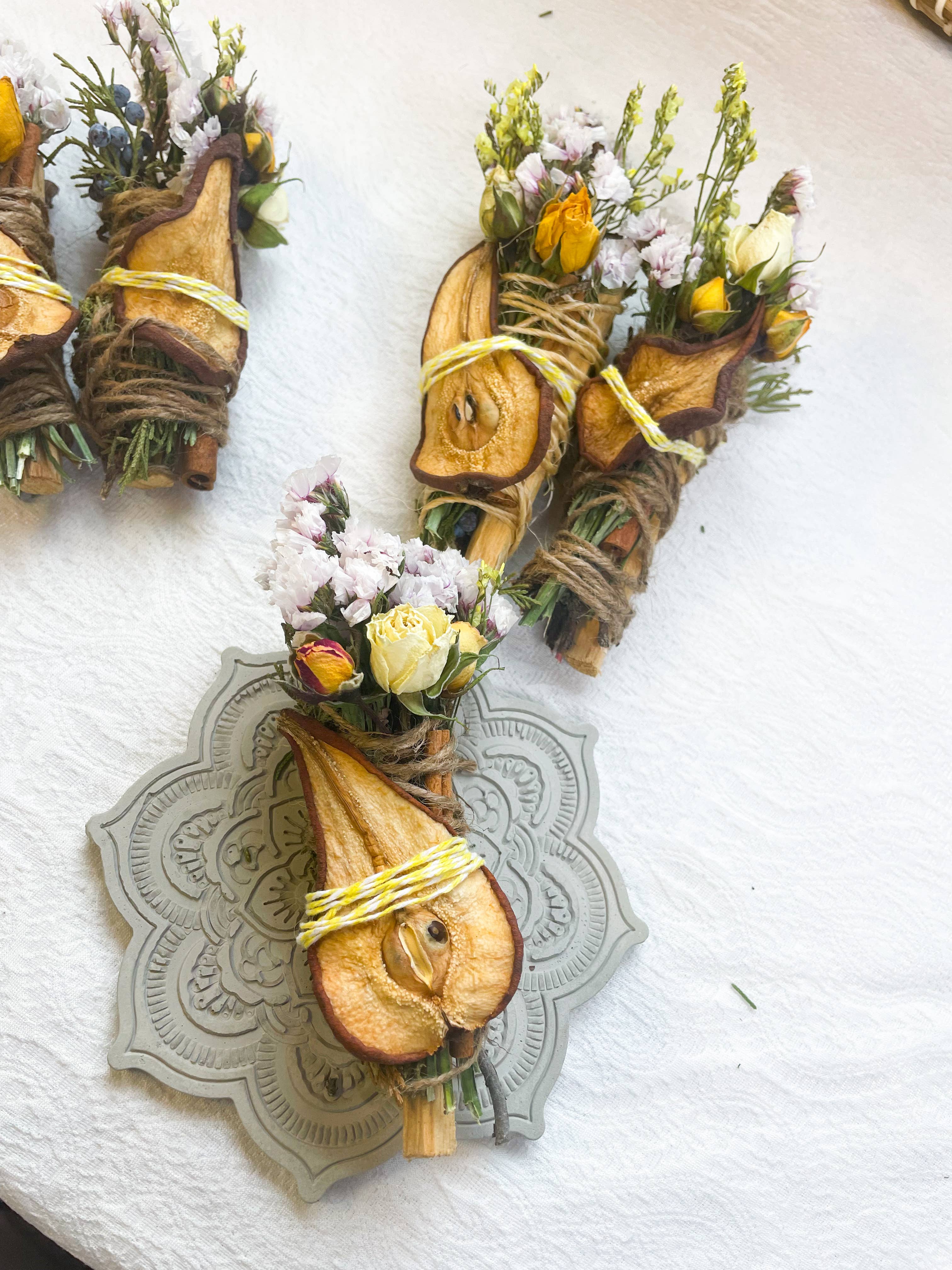 Tierra Magia Pear, Palo Santo, Juniper, and Cinnamon Smudge Stick