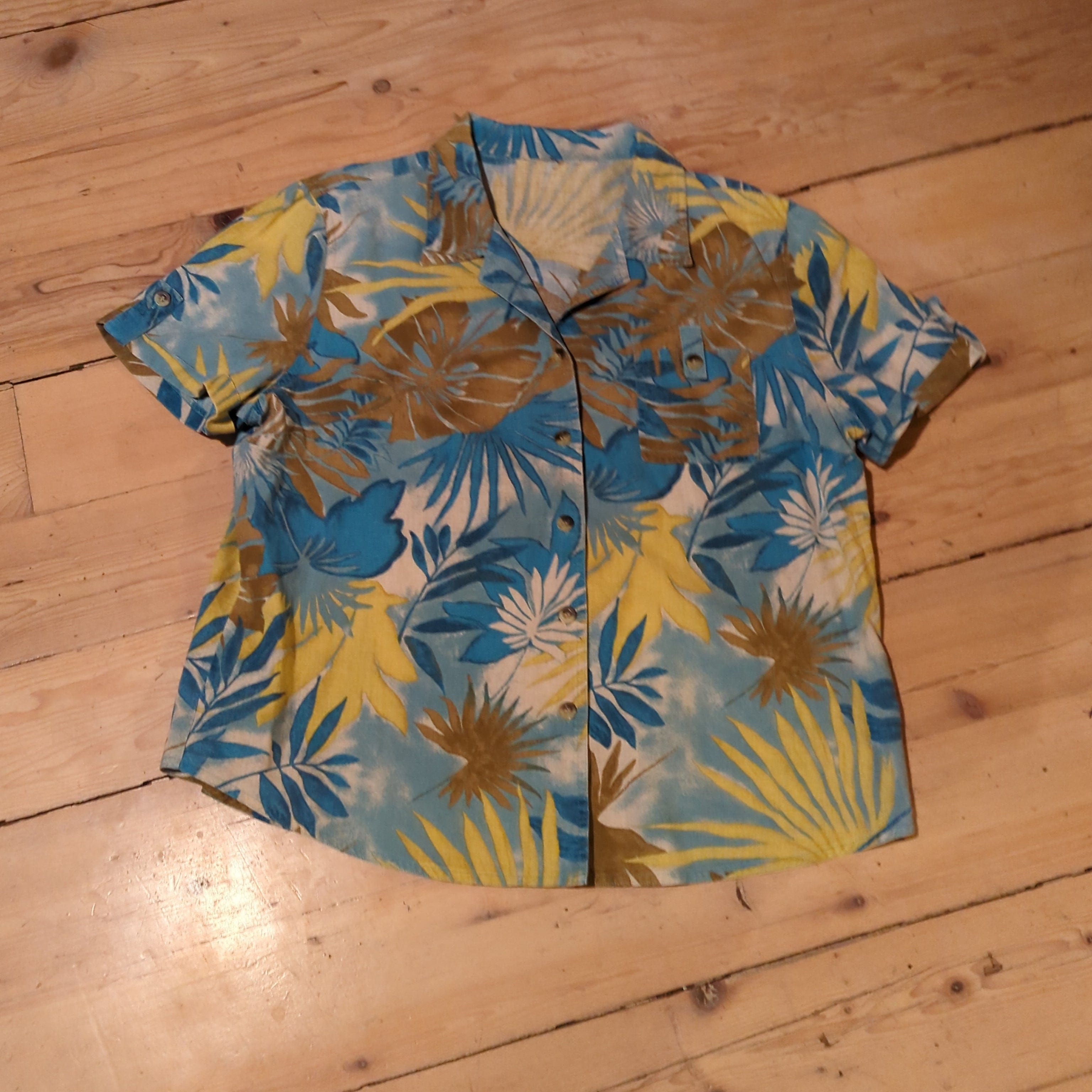 Venus Of The Desert VTG Tropical Pkt Top available in Joshua Tree at JT Trading Post