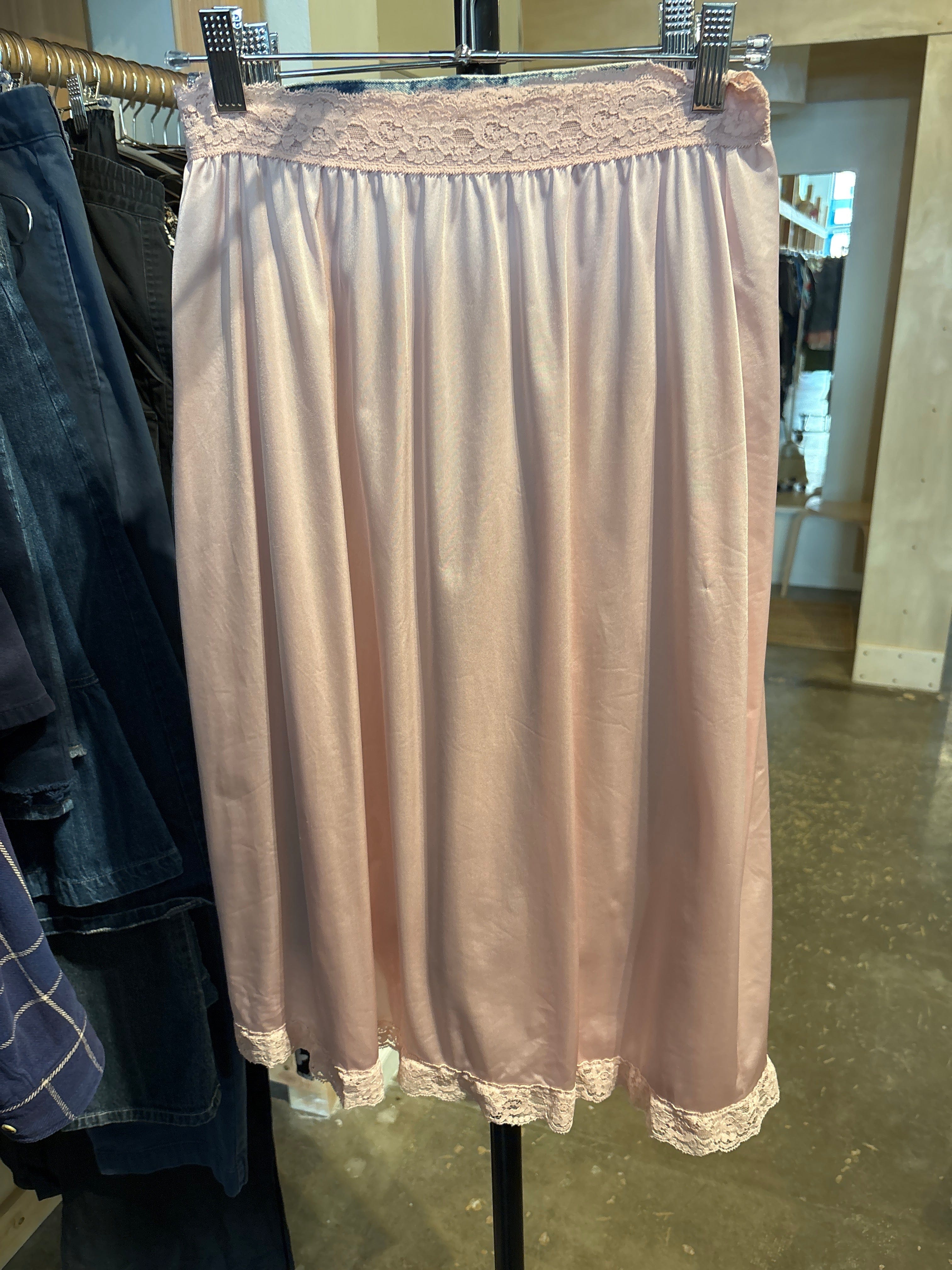 Venus Of The Desert Vtg baby pink lace slip skirt