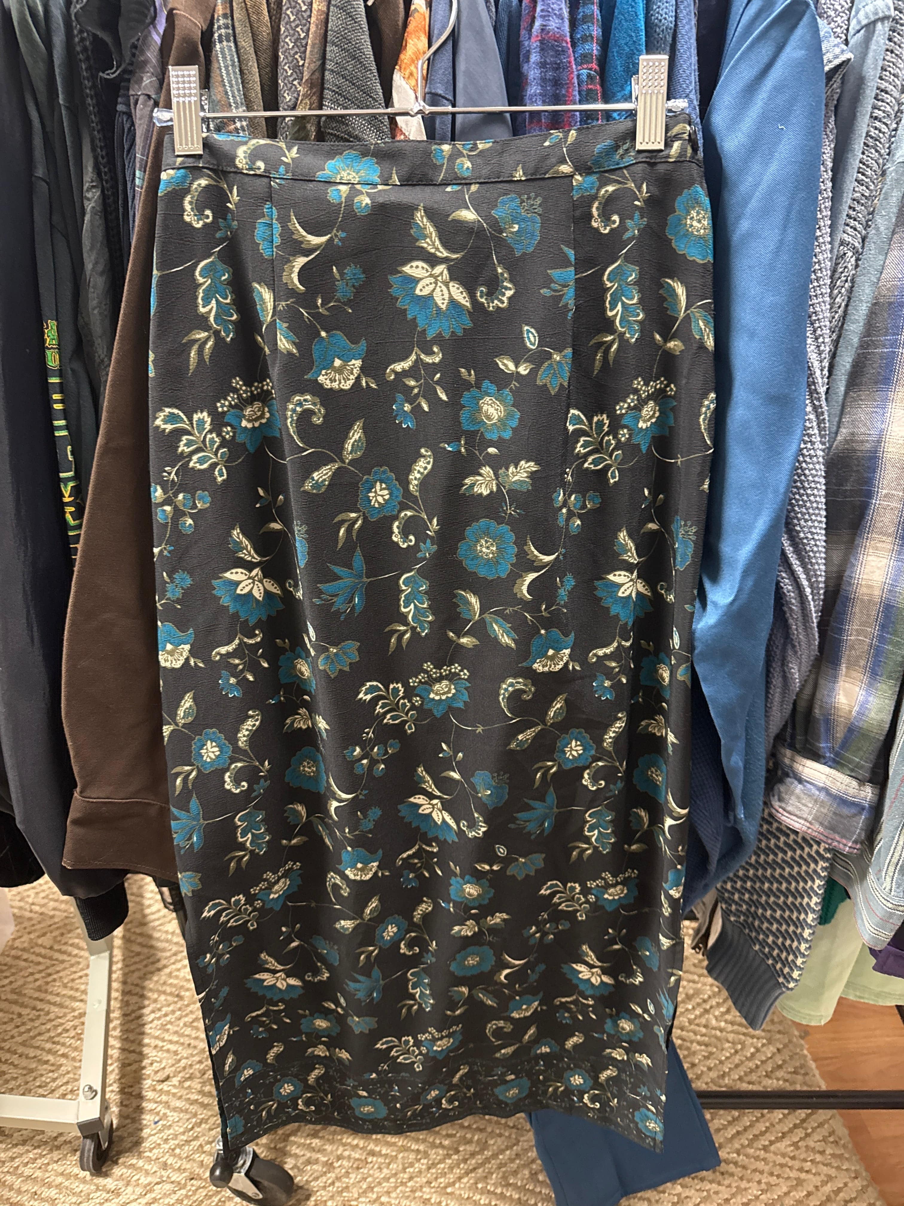 Venus Of The Desert VTG Briggs Blk Blue Floral Skirt