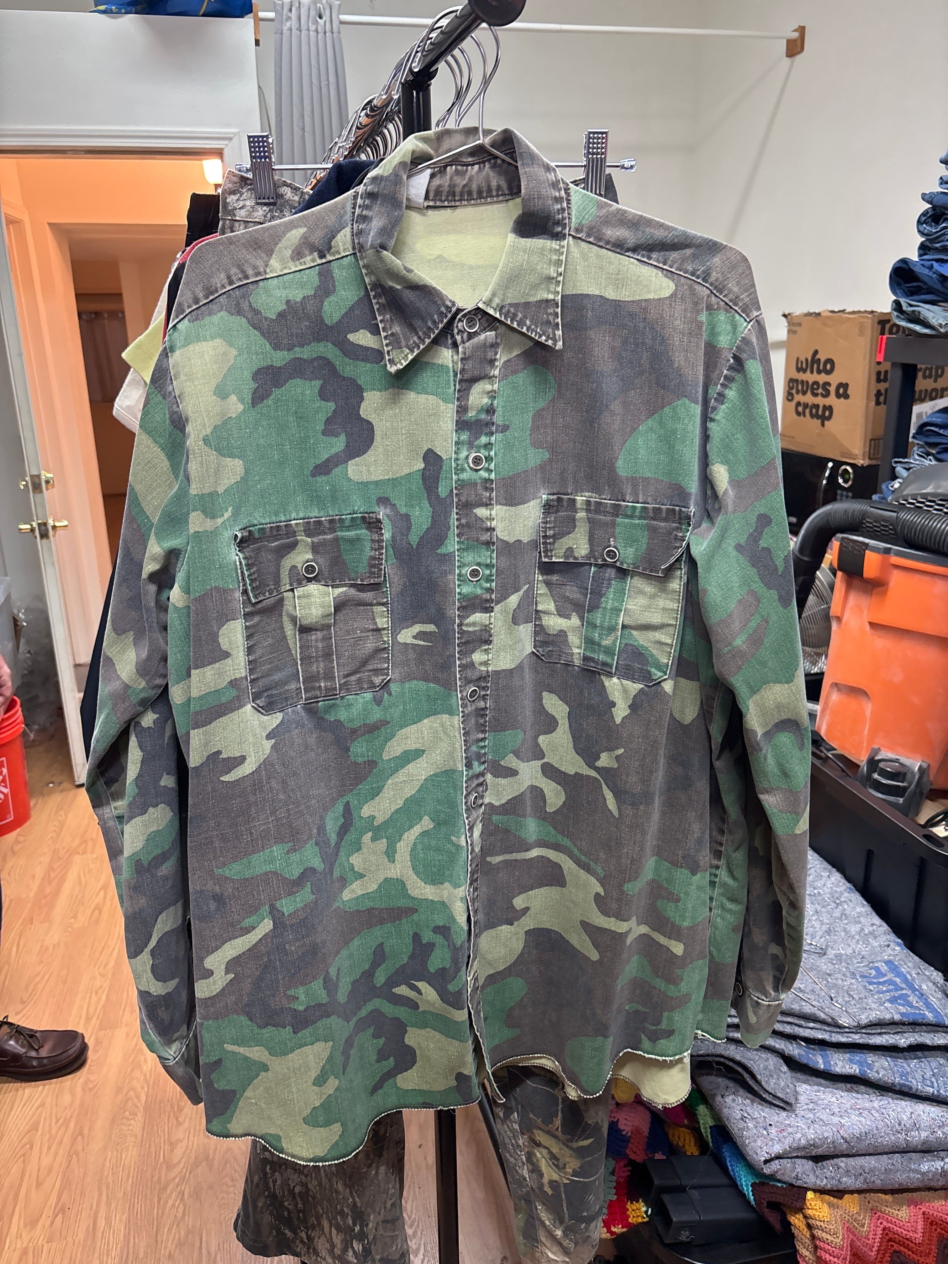 Venus Of The Desert Vtg Camo front pkt shirt