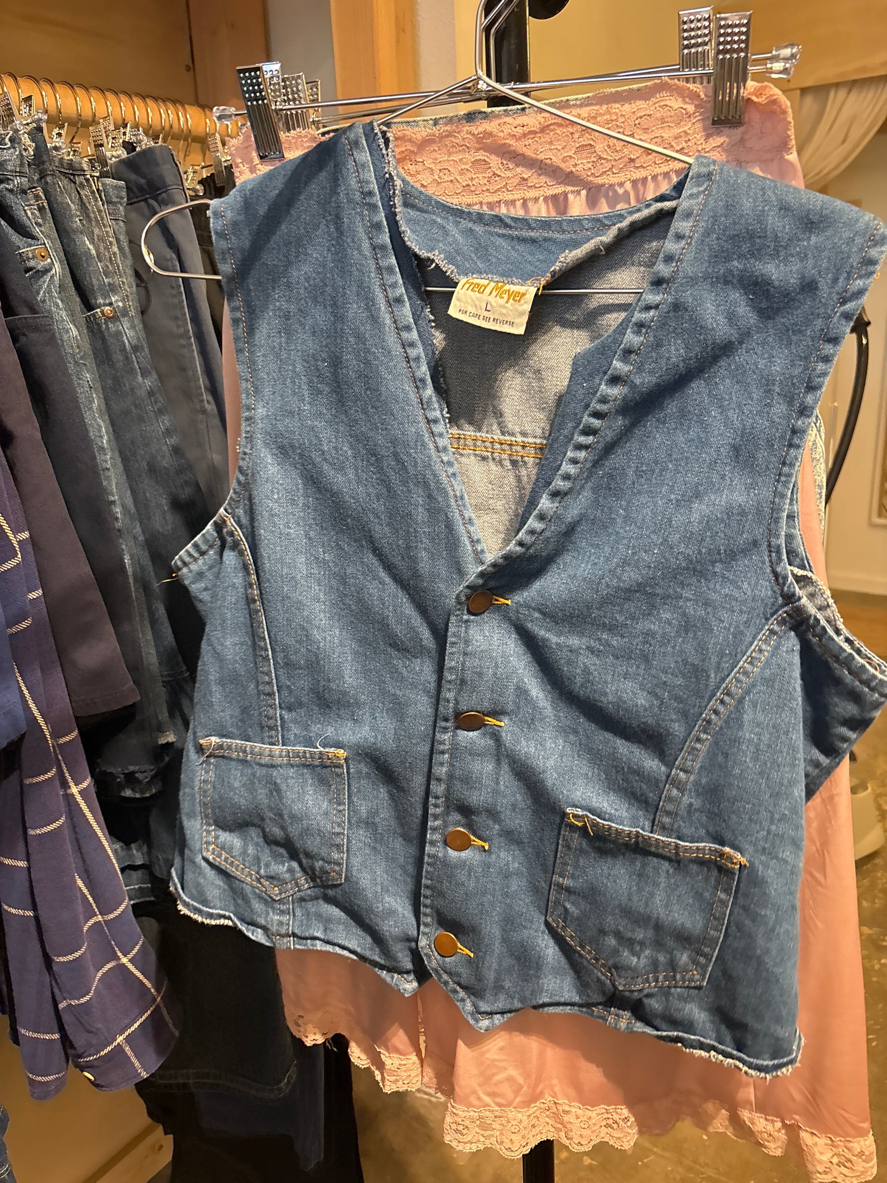 Venus Of The Desert Vtg Fred Meyer denim vest