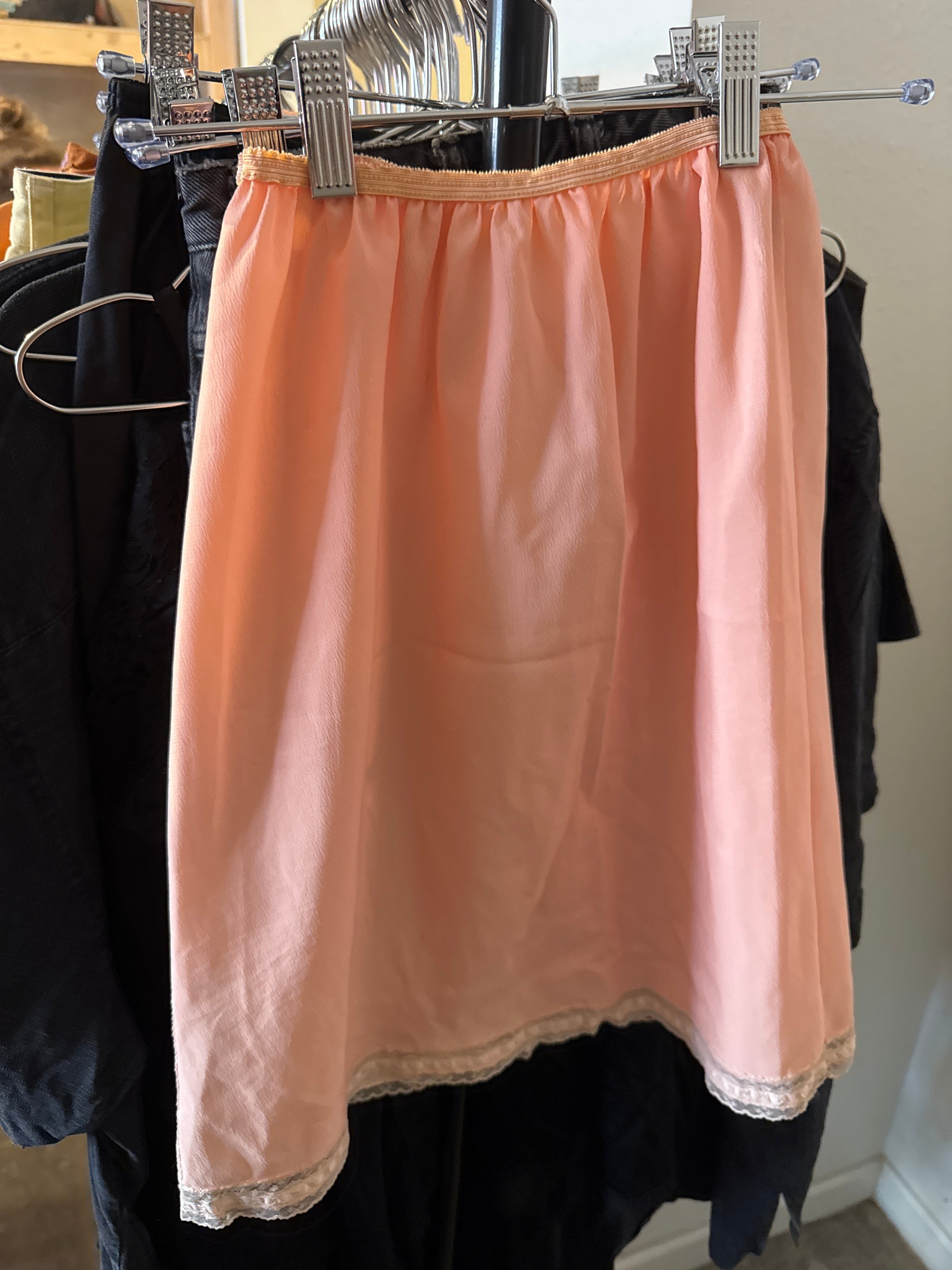 Venus Of The Desert VTG Peach Lacy Slip Skirt