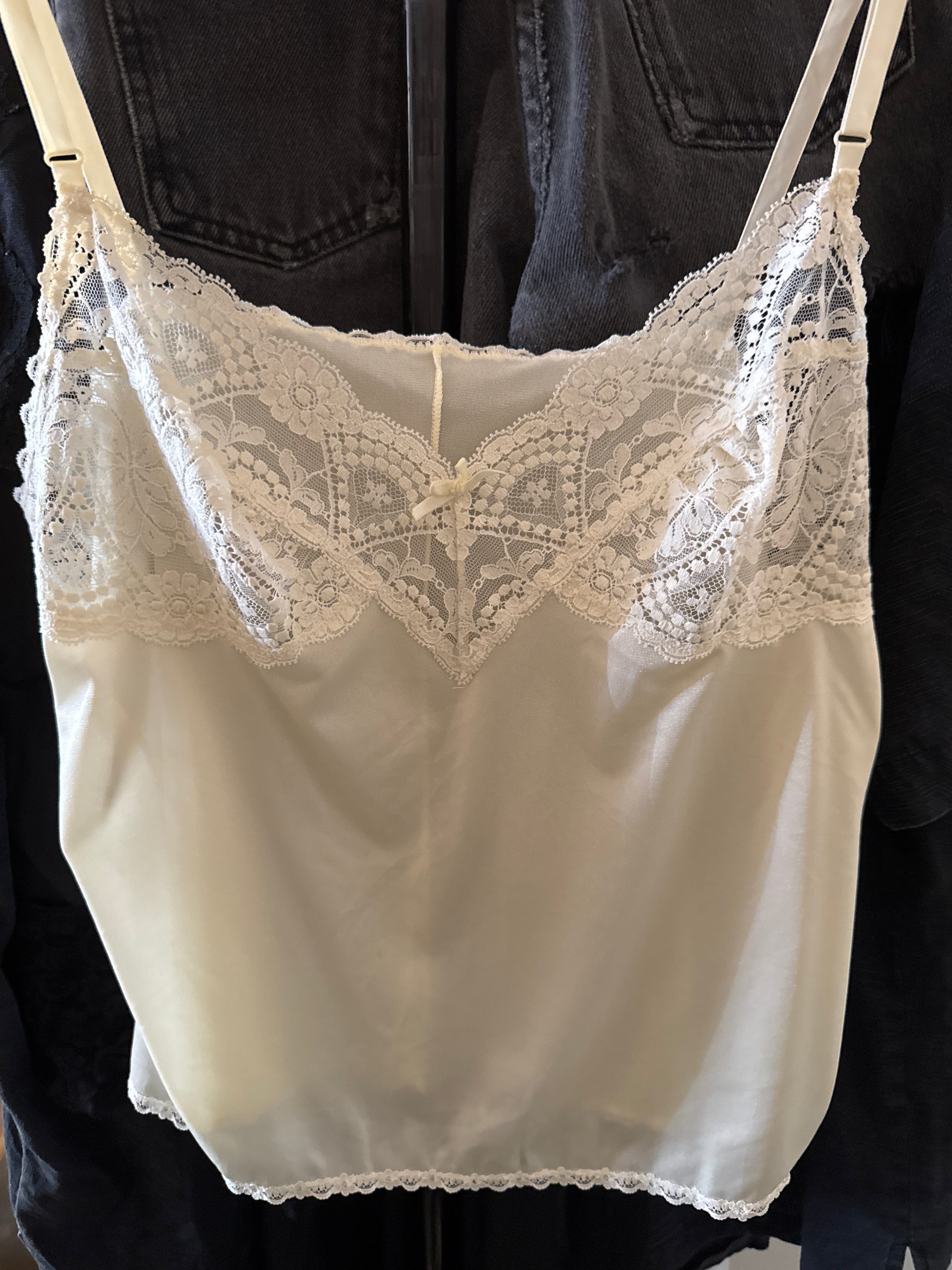 Venus Of The Desert VTG White Lacey Bow Cami